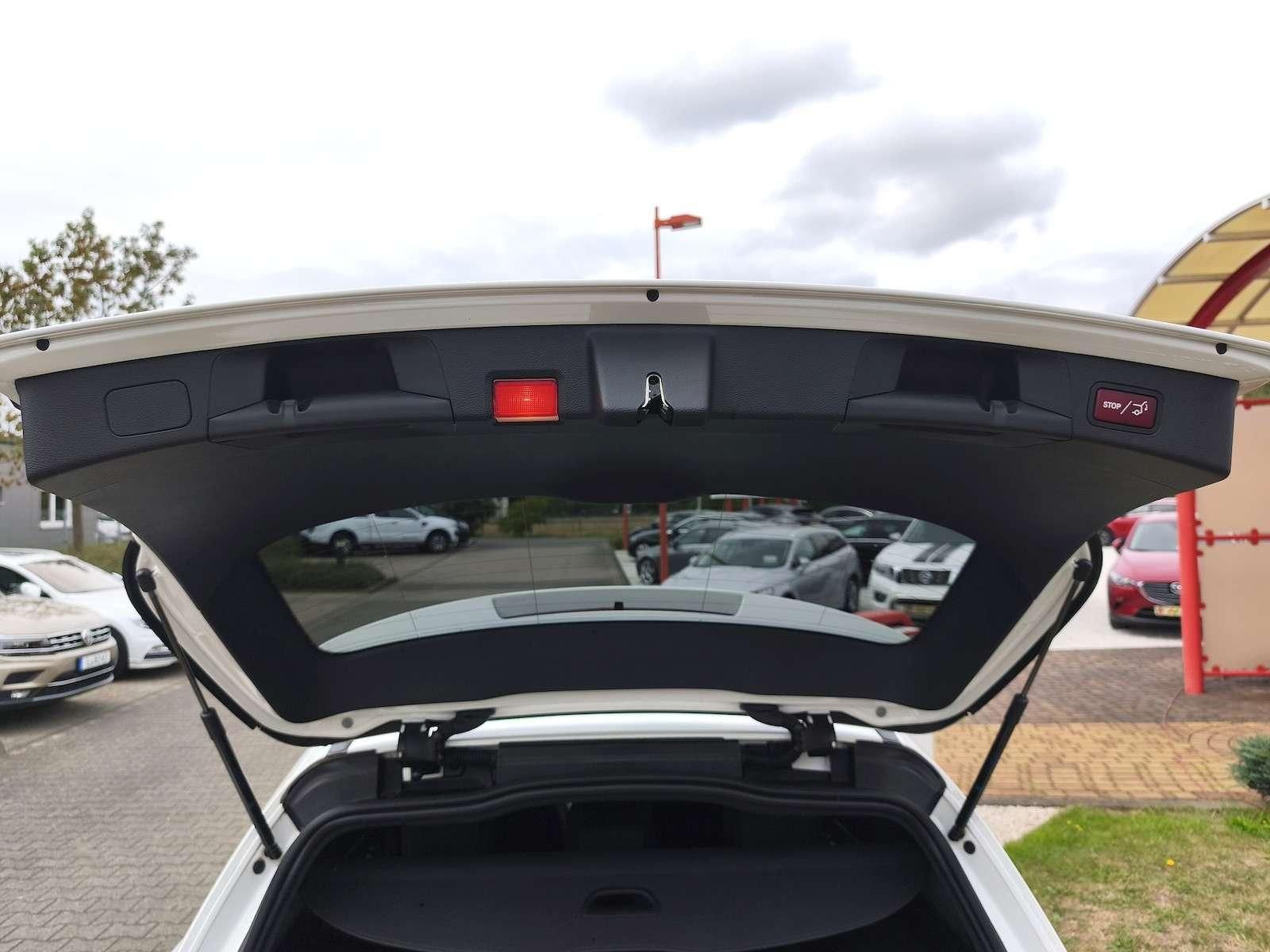Mercedes-Benz C300d T 4Matic Multibeam — Foto 9