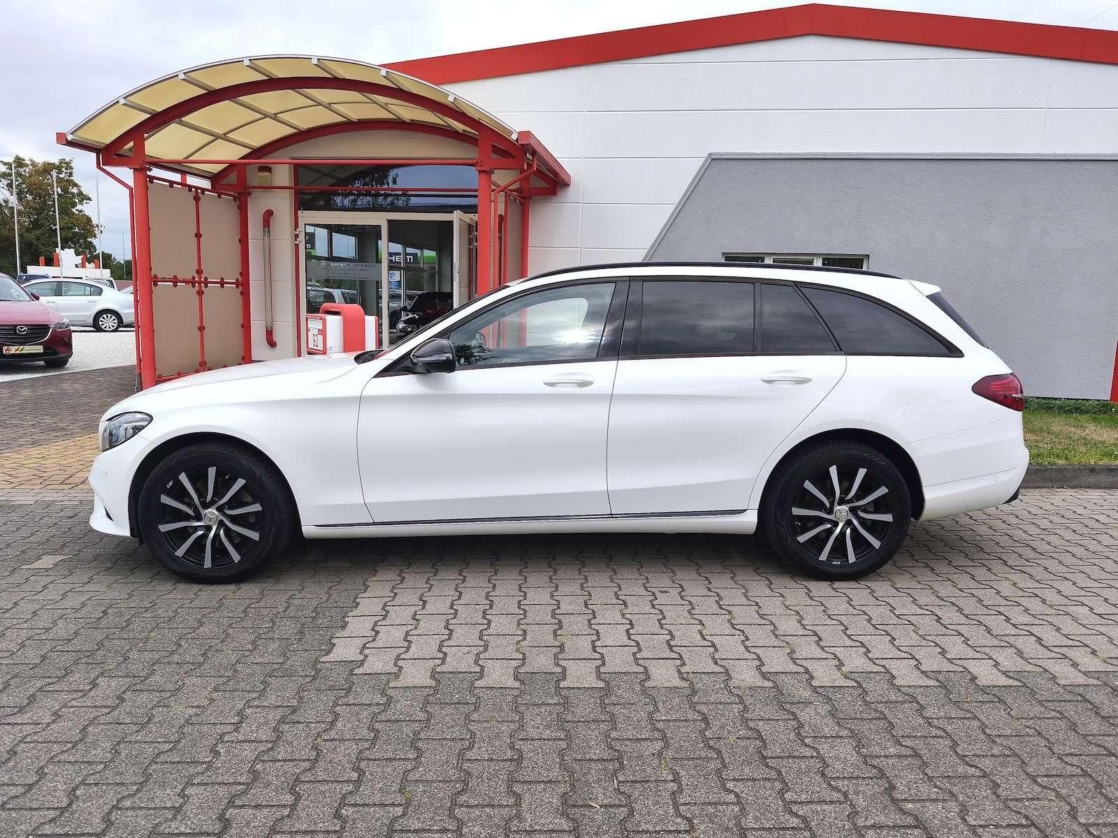 Mercedes-Benz C300d T 4Matic Multibeam — Foto 12