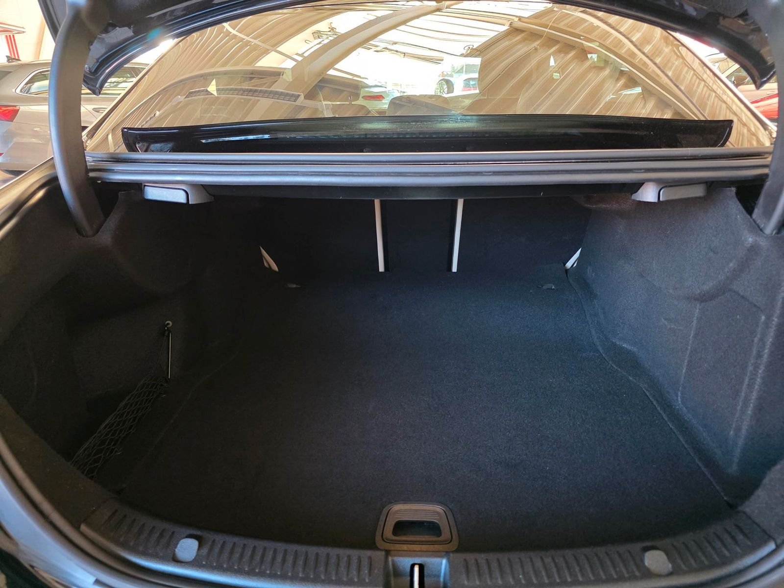 Mercedes-Benz E200 Lim. AMG — Foto 7