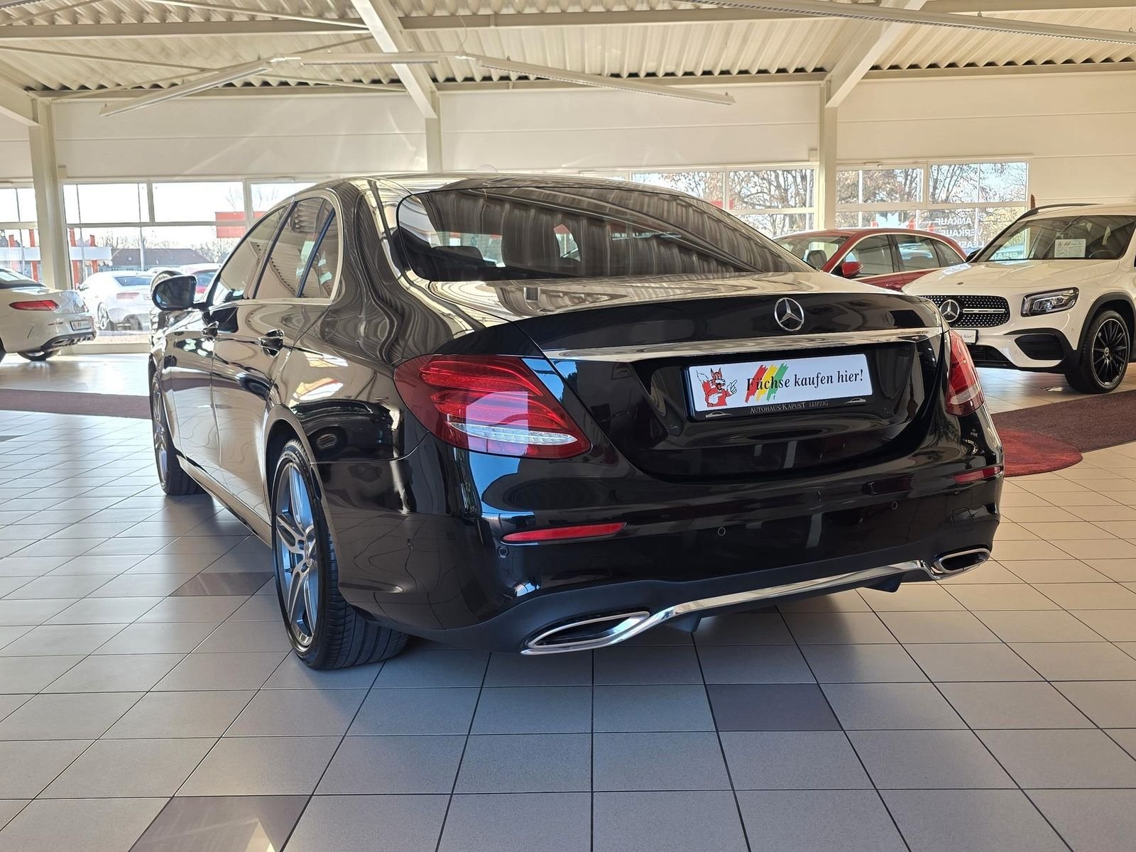 Mercedes-Benz E200 Lim. AMG — Foto 5