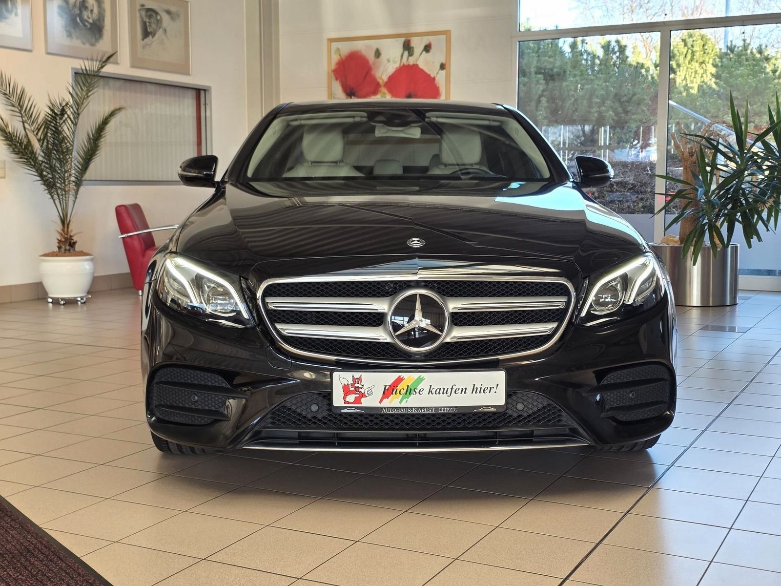 Mercedes-Benz E200 Lim. AMG — Foto 2