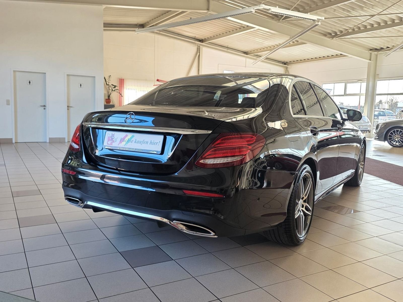 Mercedes-Benz E200 Lim. AMG — Foto 9