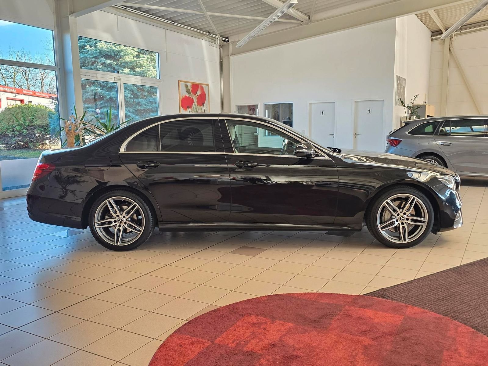 Mercedes-Benz E200 Lim. AMG — Foto 10