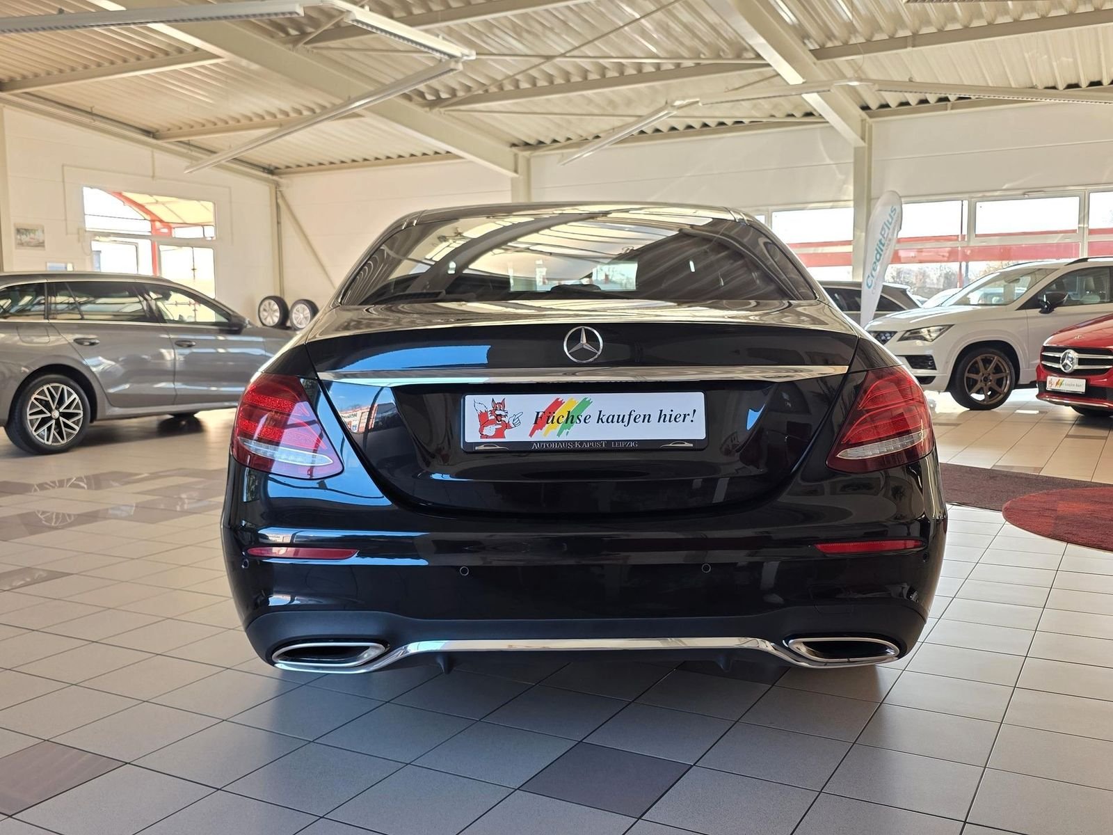 Mercedes-Benz E200 Lim. AMG — Foto 6