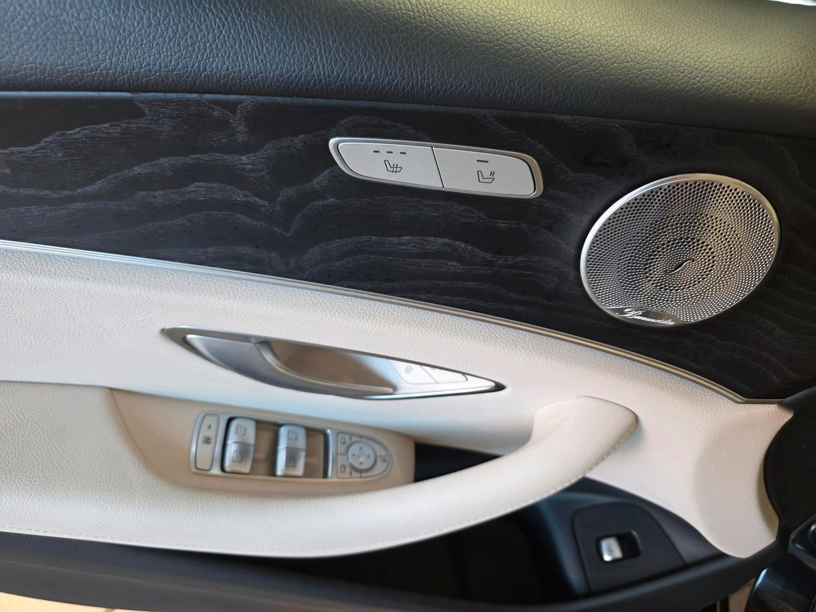 Mercedes-Benz E200 Lim. AMG — Foto 12