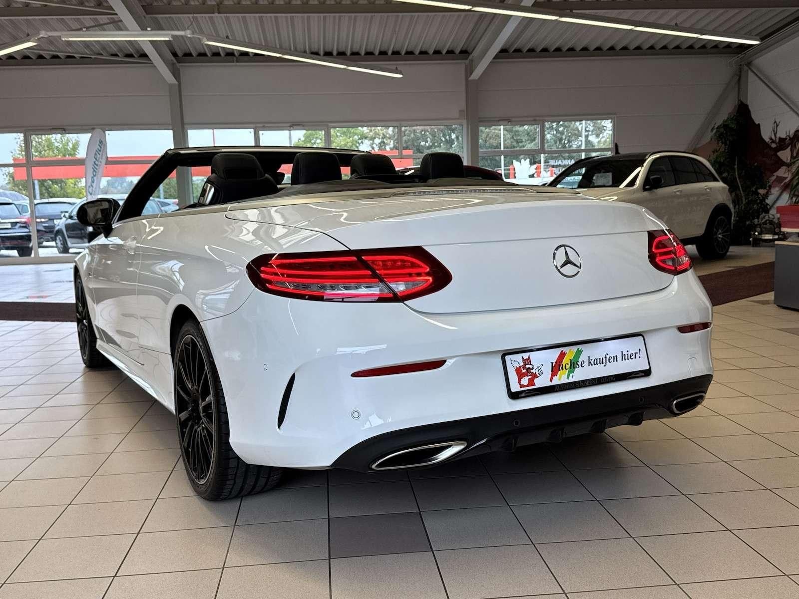 Mercedes-Benz C300 Night Edition AMG — Foto 5
