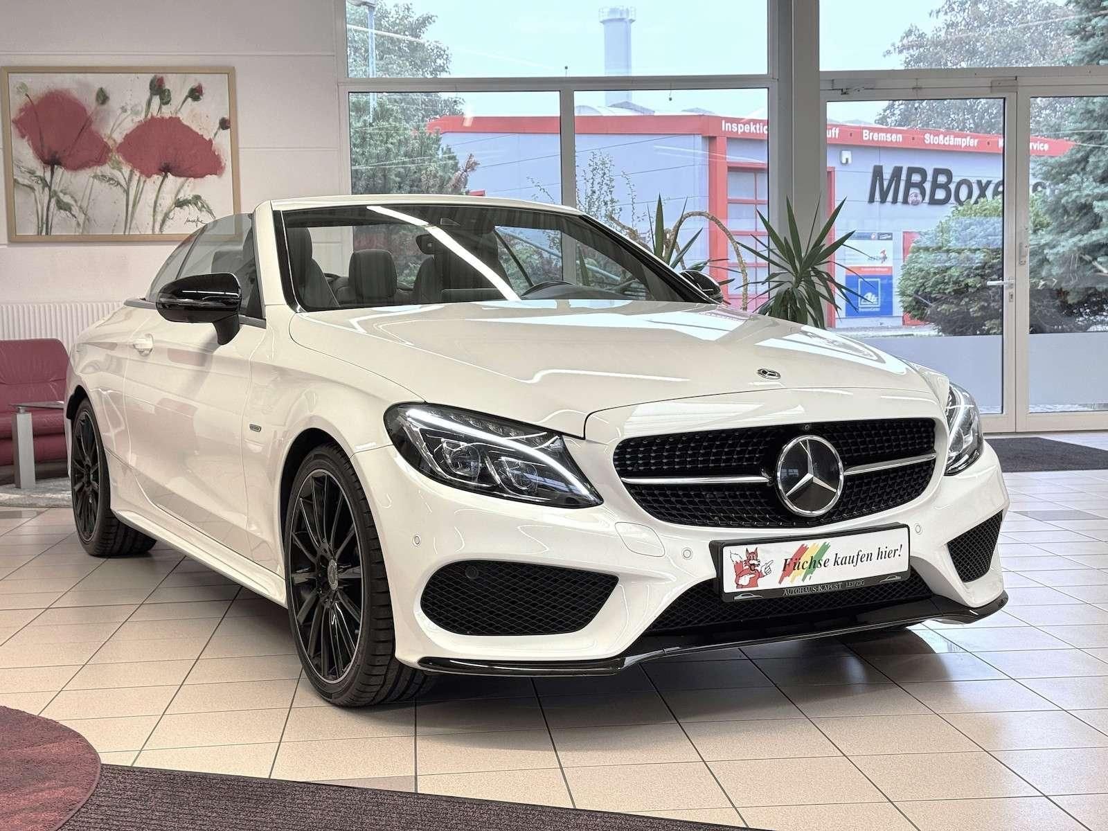 Mercedes-Benz C300 Night Edition AMG — Foto 10