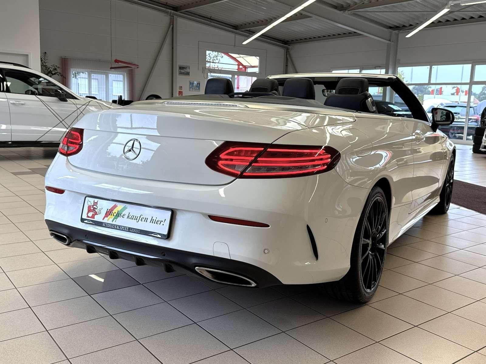 Mercedes-Benz C300 Night Edition AMG — Foto 8