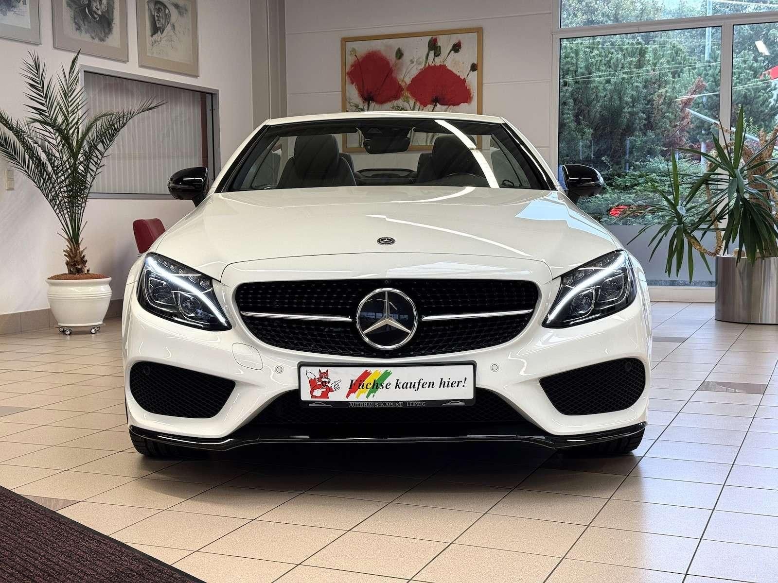 Mercedes-Benz C300 Night Edition AMG — Foto 2