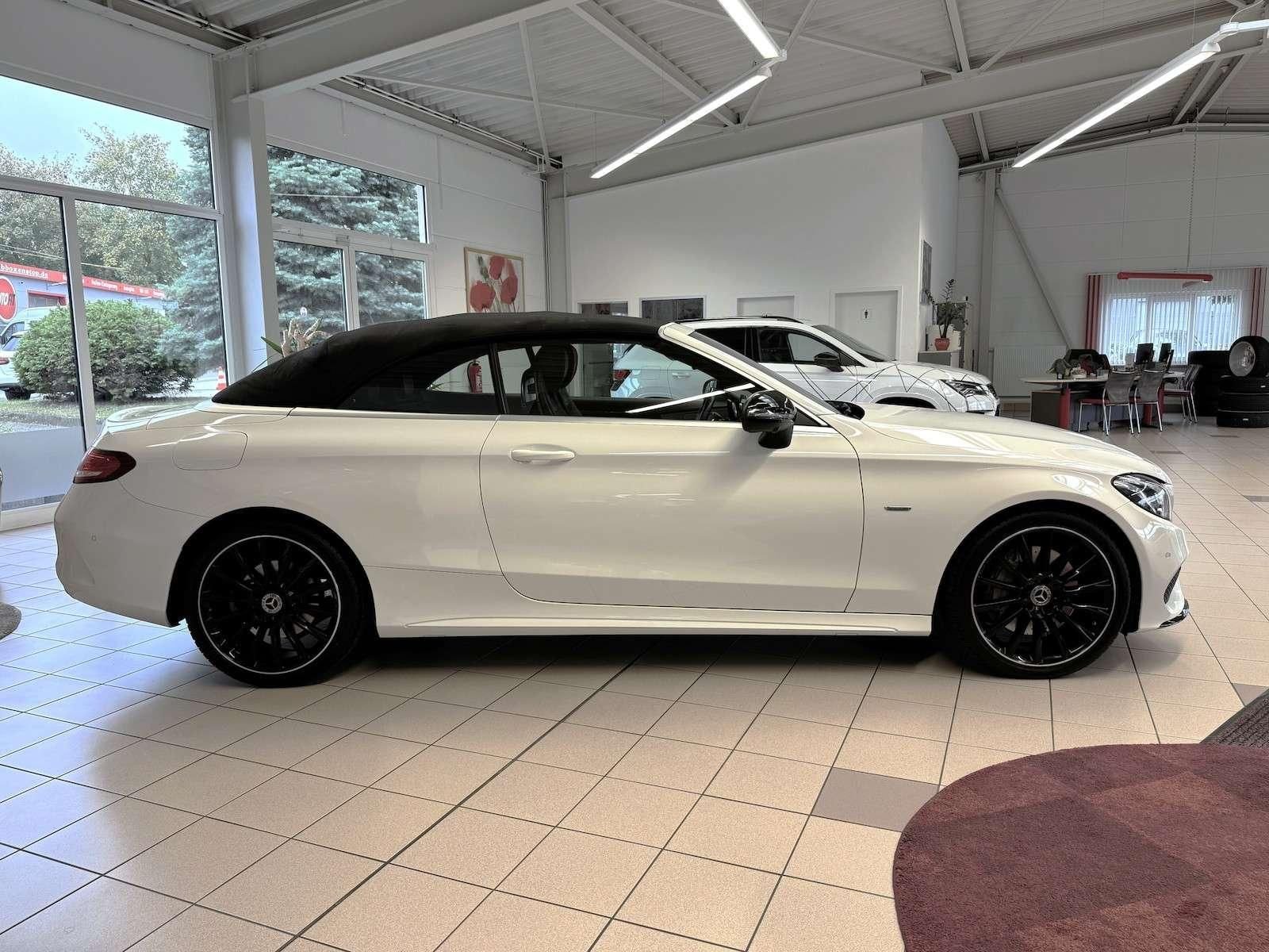 Mercedes-Benz C300 Night Edition AMG — Foto 9