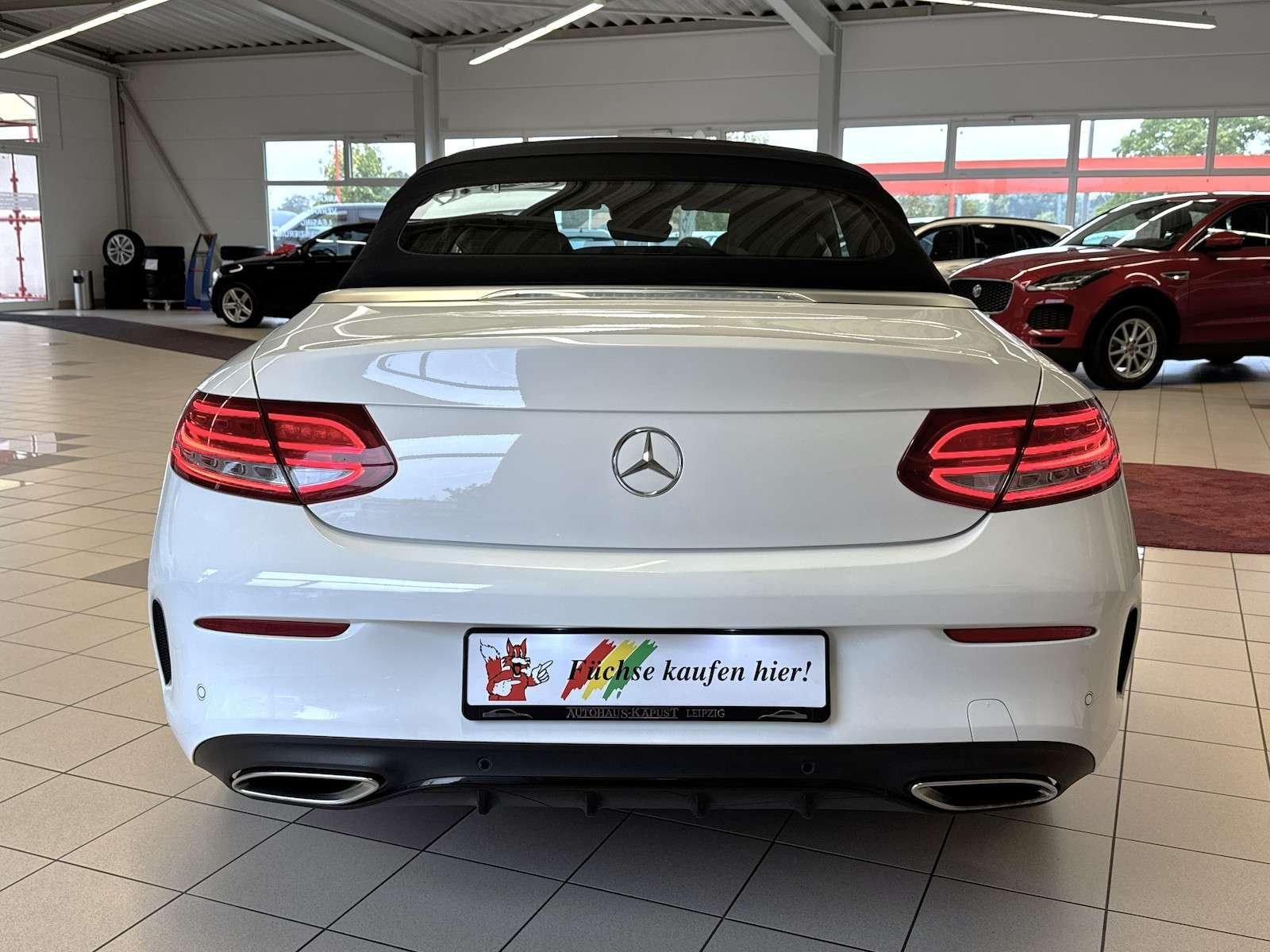 Mercedes-Benz C300 Night Edition AMG — Foto 6