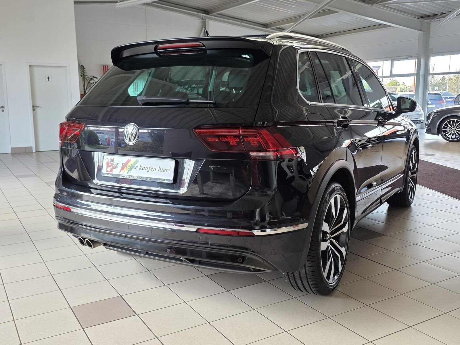 Volkswagen Tiguan R-Line — Foto 9