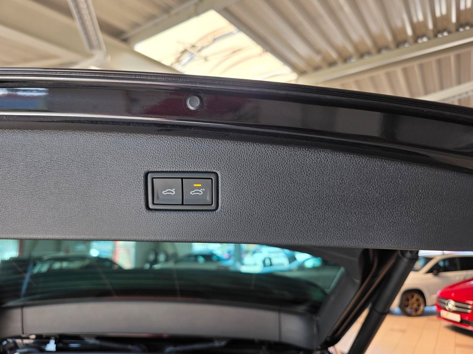 Volkswagen Tiguan R-Line — Foto 8