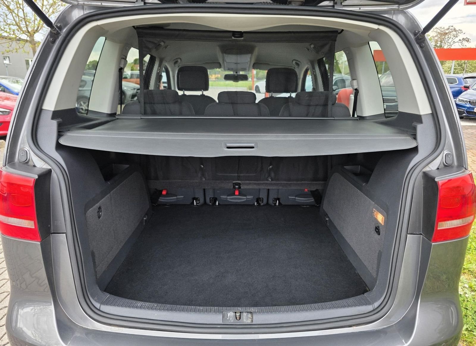 Volkswagen Touran 1.6 TDI Life — Foto 8